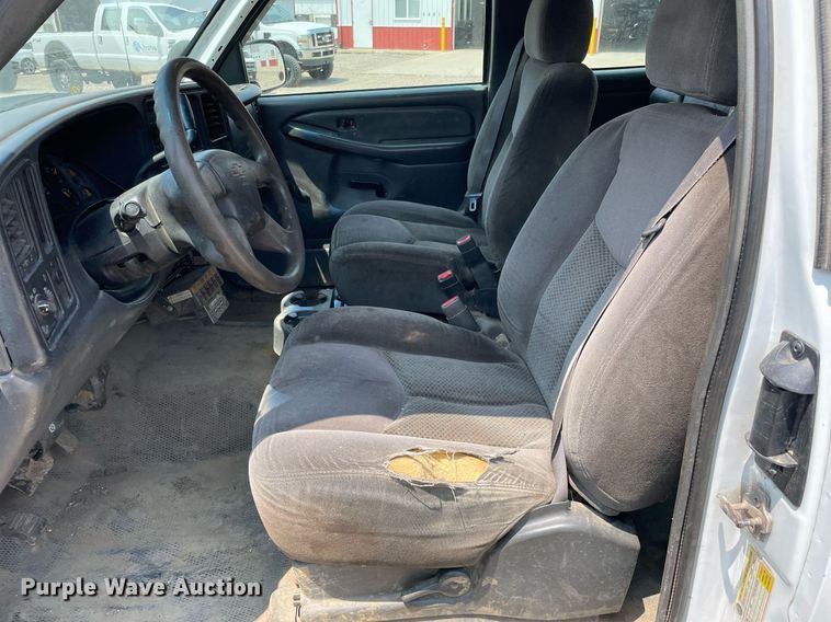 image for item DL3792 2007 Chevrolet Silverado 2500HD  Ext. Cab utility bed pickup truck