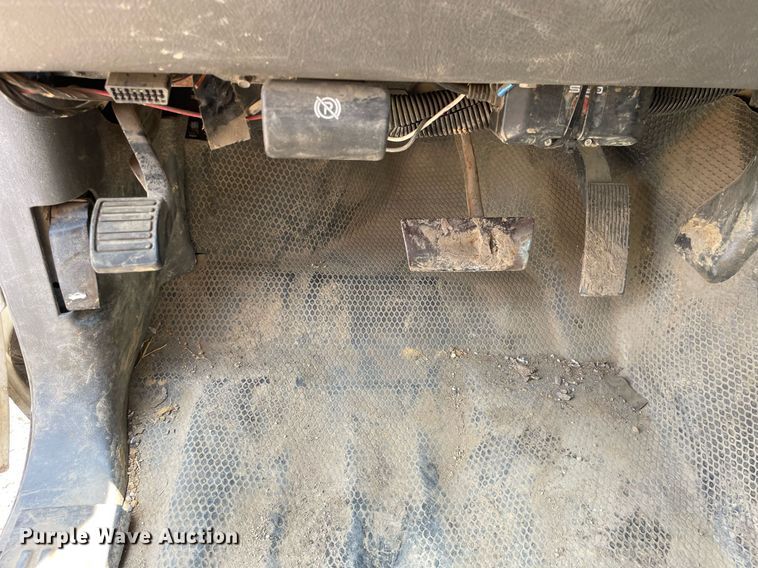 image for item DL3792 2007 Chevrolet Silverado 2500HD  Ext. Cab utility bed pickup truck