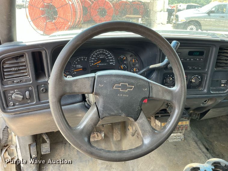 image for item DL3792 2007 Chevrolet Silverado 2500HD  Ext. Cab utility bed pickup truck