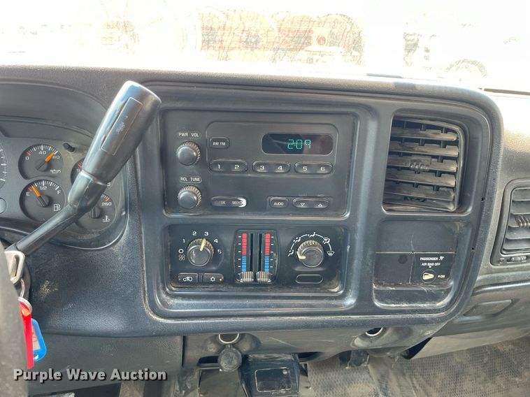 image for item DL3792 2007 Chevrolet Silverado 2500HD  Ext. Cab utility bed pickup truck