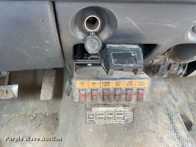 image for item DL3792 2007 Chevrolet Silverado 2500HD  Ext. Cab utility bed pickup truck