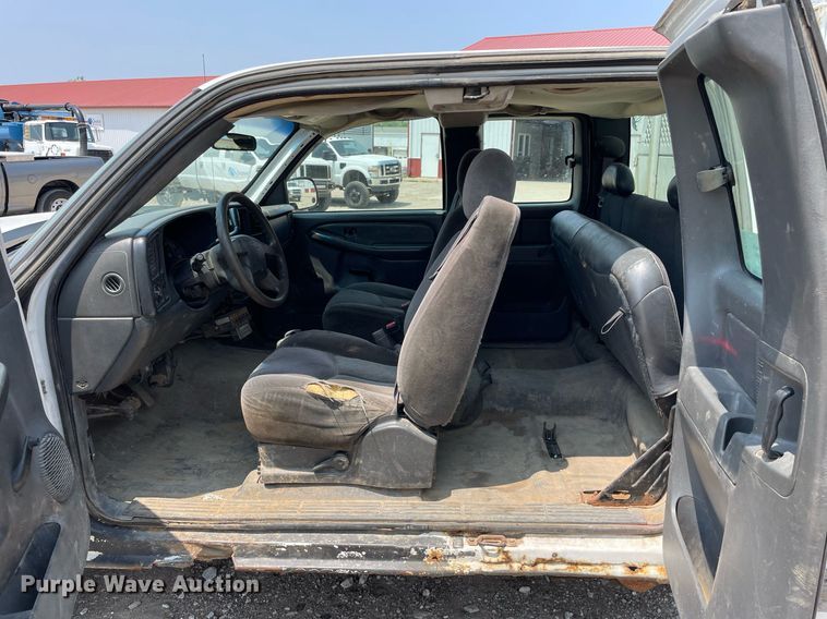 image for item DL3792 2007 Chevrolet Silverado 2500HD  Ext. Cab utility bed pickup truck