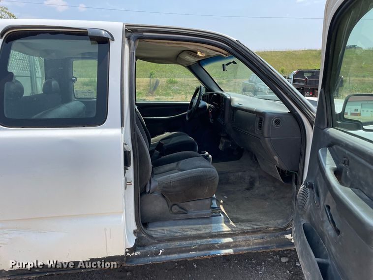 image for item DL3792 2007 Chevrolet Silverado 2500HD  Ext. Cab utility bed pickup truck