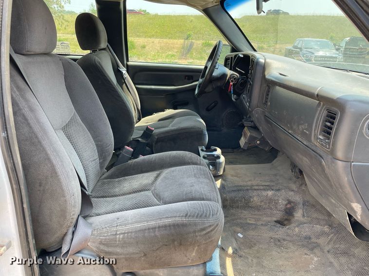 image for item DL3792 2007 Chevrolet Silverado 2500HD  Ext. Cab utility bed pickup truck