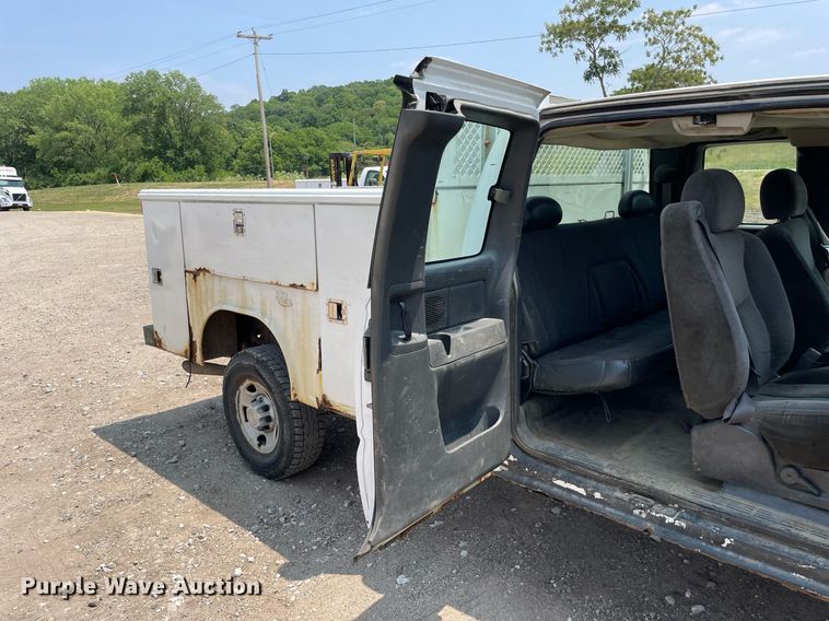 image for item DL3792 2007 Chevrolet Silverado 2500HD  Ext. Cab utility bed pickup truck