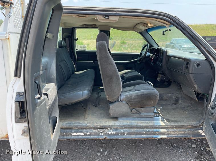 image for item DL3792 2007 Chevrolet Silverado 2500HD  Ext. Cab utility bed pickup truck