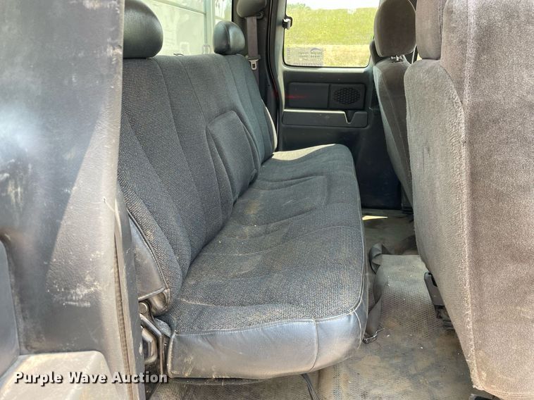 image for item DL3792 2007 Chevrolet Silverado 2500HD  Ext. Cab utility bed pickup truck