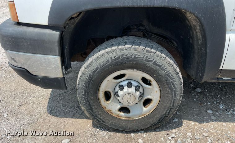 image for item DL3792 2007 Chevrolet Silverado 2500HD  Ext. Cab utility bed pickup truck