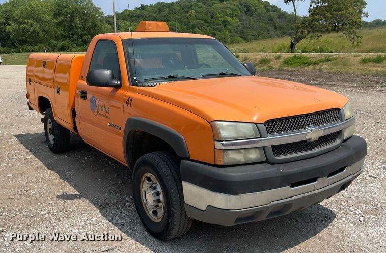 image for item DL3795 2003 Chevrolet Silverado 2500HD  utility bed pickup truck