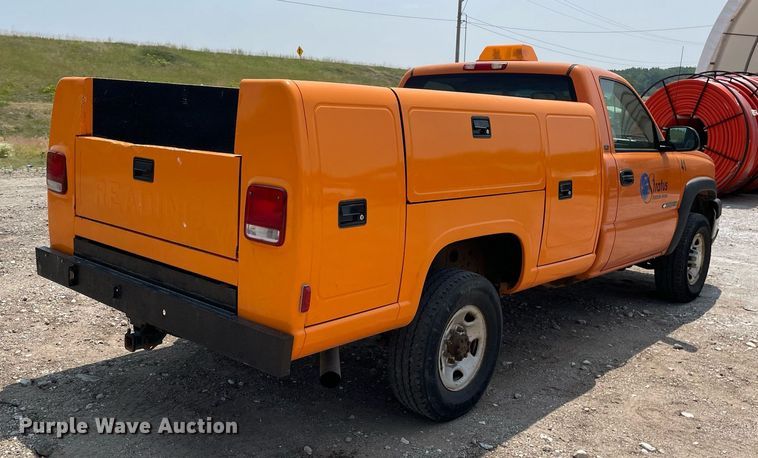 image for item DL3795 2003 Chevrolet Silverado 2500HD  utility bed pickup truck