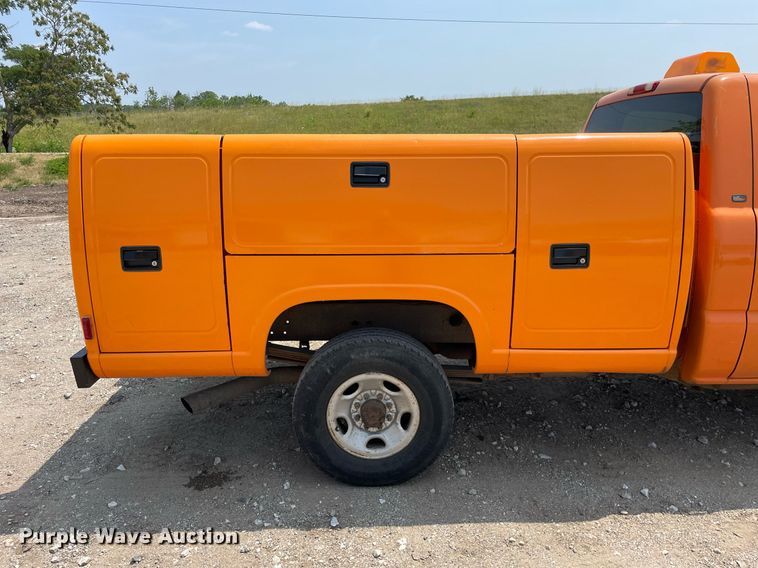 image for item DL3795 2003 Chevrolet Silverado 2500HD  utility bed pickup truck