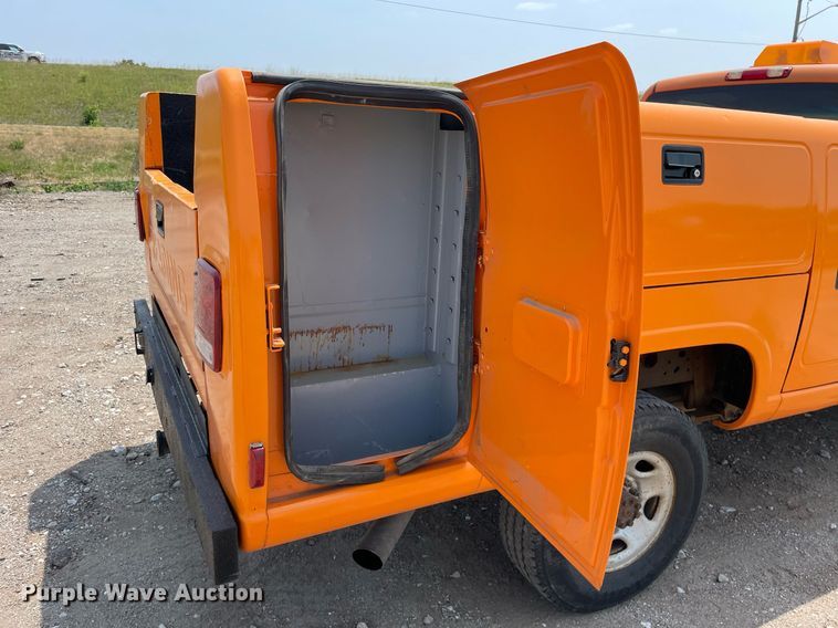 image for item DL3795 2003 Chevrolet Silverado 2500HD  utility bed pickup truck