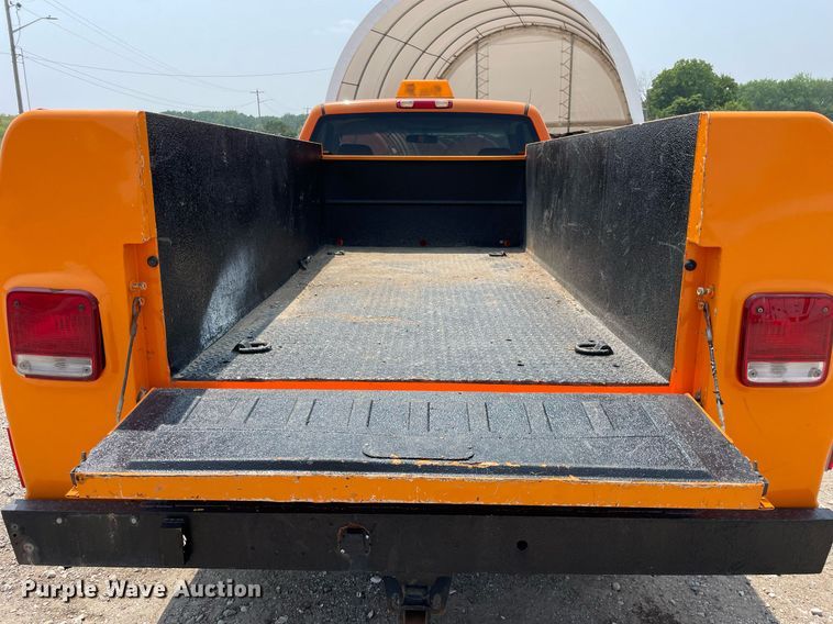 image for item DL3795 2003 Chevrolet Silverado 2500HD  utility bed pickup truck