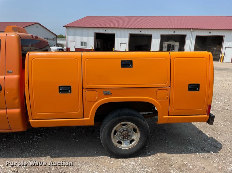 image for item DL3795 2003 Chevrolet Silverado 2500HD  utility bed pickup truck