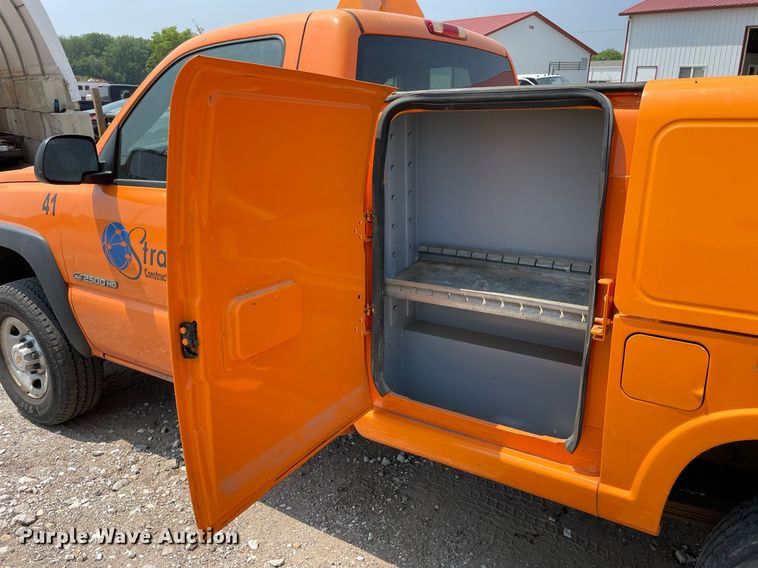 image for item DL3795 2003 Chevrolet Silverado 2500HD  utility bed pickup truck