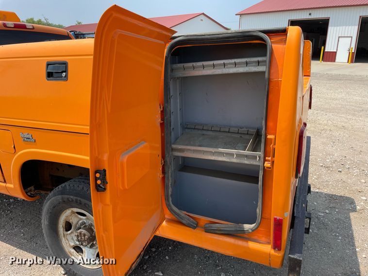 image for item DL3795 2003 Chevrolet Silverado 2500HD  utility bed pickup truck
