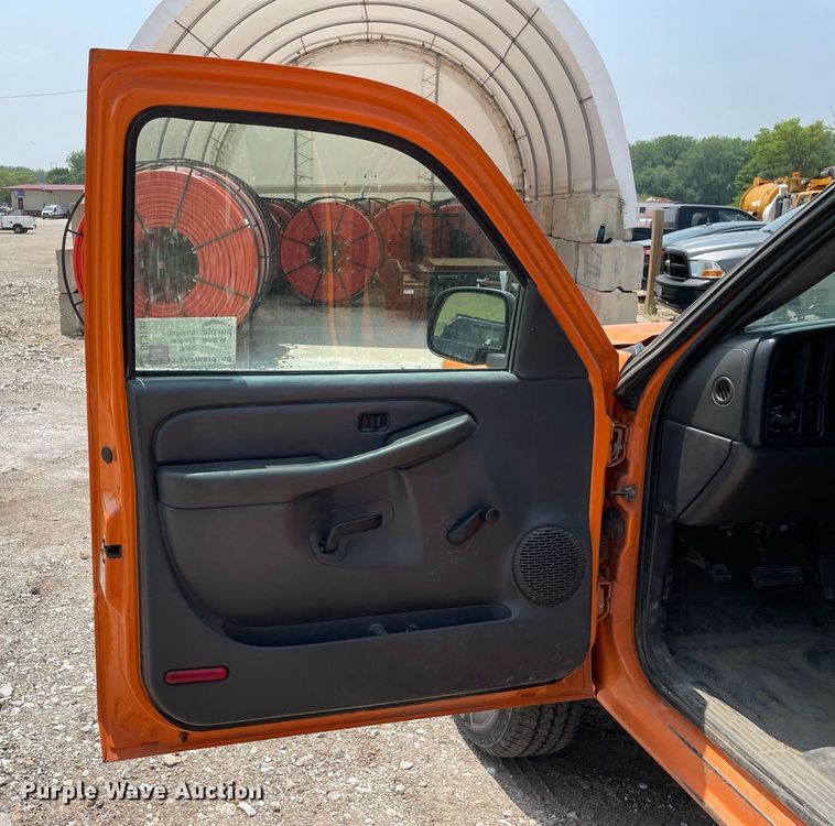 image for item DL3795 2003 Chevrolet Silverado 2500HD  utility bed pickup truck