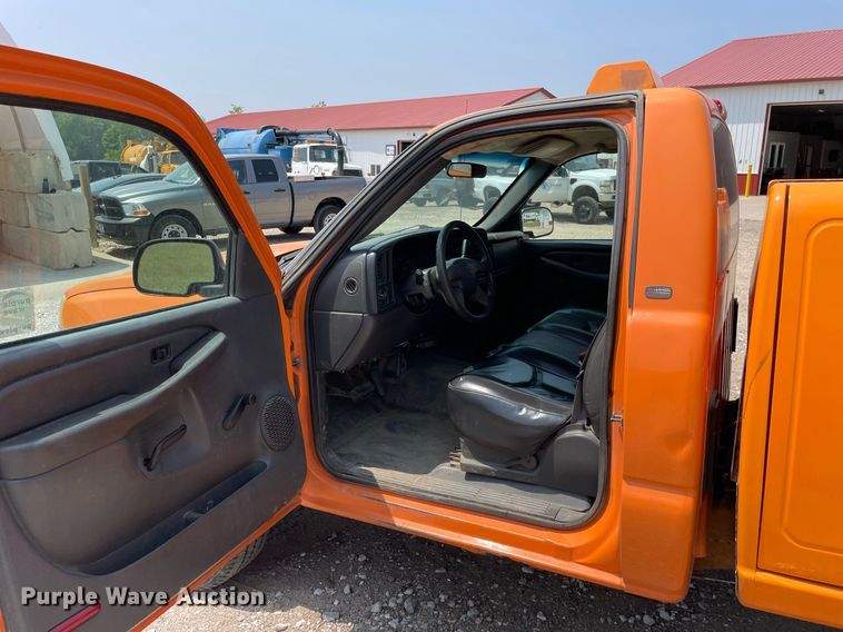 image for item DL3795 2003 Chevrolet Silverado 2500HD  utility bed pickup truck