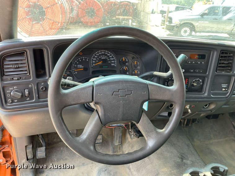 image for item DL3795 2003 Chevrolet Silverado 2500HD  utility bed pickup truck