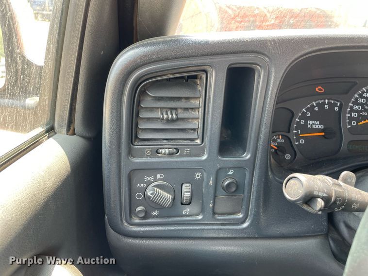 image for item DL3795 2003 Chevrolet Silverado 2500HD  utility bed pickup truck