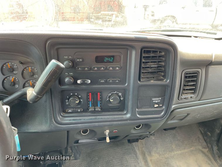 image for item DL3795 2003 Chevrolet Silverado 2500HD  utility bed pickup truck