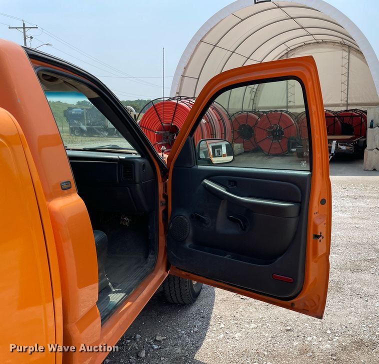 image for item DL3795 2003 Chevrolet Silverado 2500HD  utility bed pickup truck