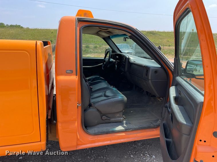 image for item DL3795 2003 Chevrolet Silverado 2500HD  utility bed pickup truck