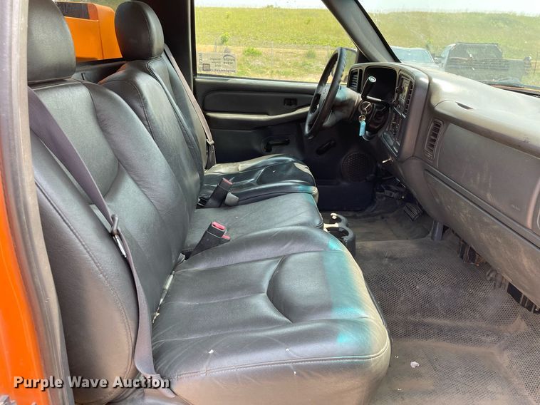 image for item DL3795 2003 Chevrolet Silverado 2500HD  utility bed pickup truck