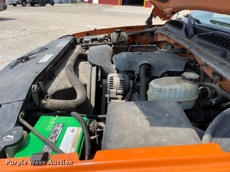 image for item DL3795 2003 Chevrolet Silverado 2500HD  utility bed pickup truck