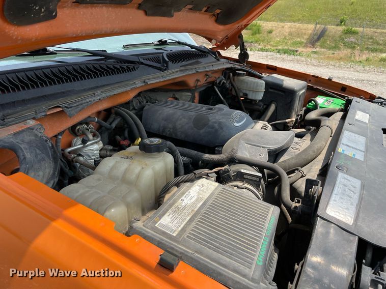 image for item DL3795 2003 Chevrolet Silverado 2500HD  utility bed pickup truck