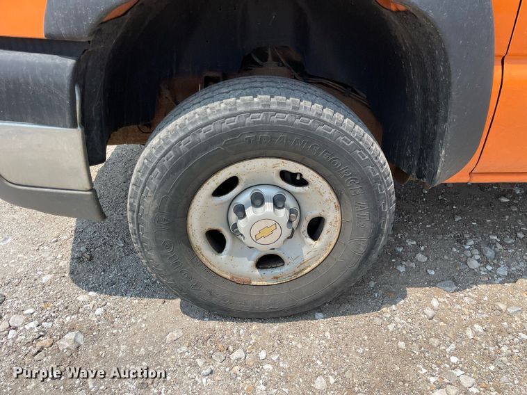 image for item DL3795 2003 Chevrolet Silverado 2500HD  utility bed pickup truck