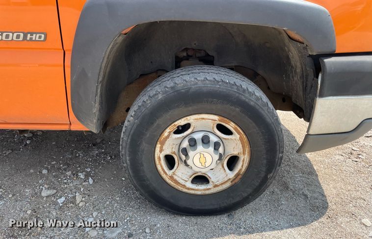 image for item DL3795 2003 Chevrolet Silverado 2500HD  utility bed pickup truck