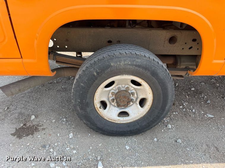 image for item DL3795 2003 Chevrolet Silverado 2500HD  utility bed pickup truck