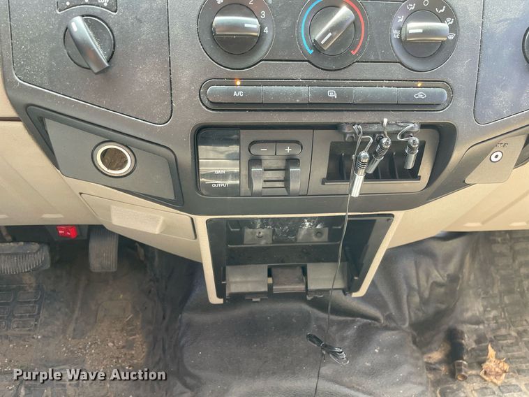 image for item DL3796 2008 Ford F350 Super Duty XLT  Crew Cab pickup truck