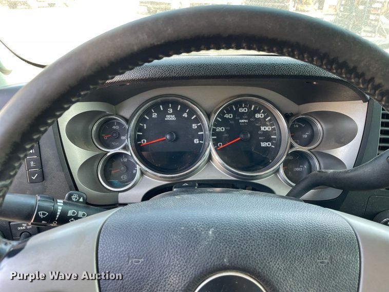 image for item DL3804 2013 Chevrolet 2500HD  Crew Cab pickup truck