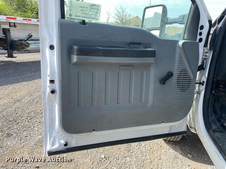 image for item DL7168 2012 Ford F550 Super Duty  flatbed truck