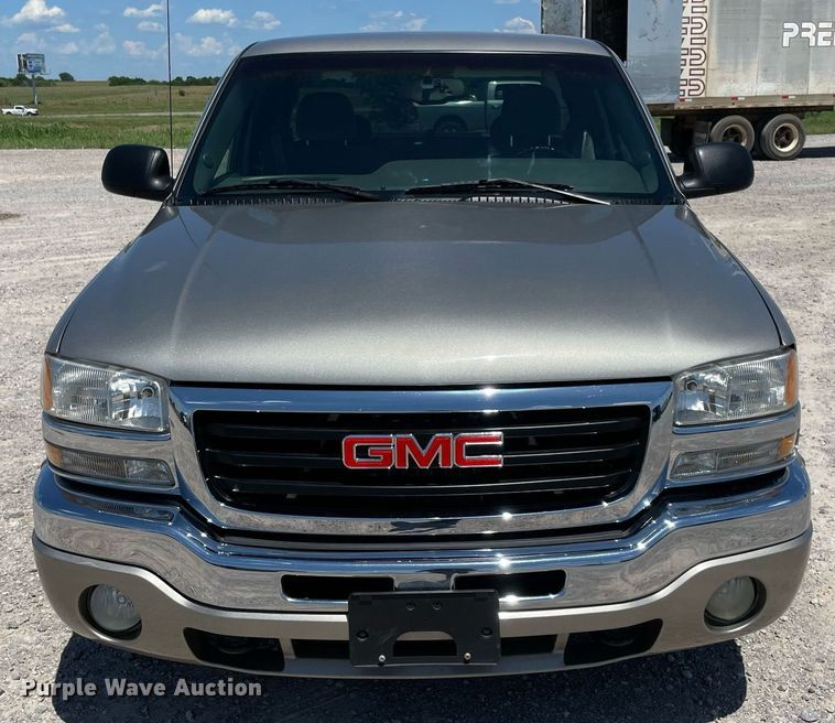 image for item DM0283 2003 GMC Sierra 1500  Ext. Cab pickup truck