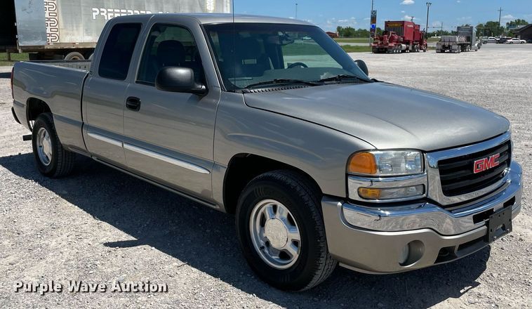 image for item DM0283 2003 GMC Sierra 1500  Ext. Cab pickup truck