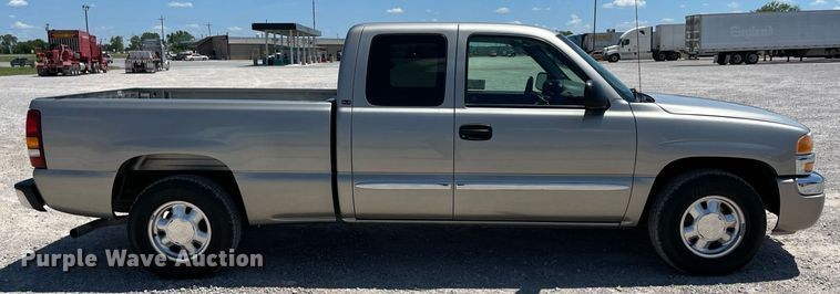 image for item DM0283 2003 GMC Sierra 1500  Ext. Cab pickup truck