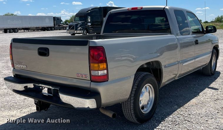 image for item DM0283 2003 GMC Sierra 1500  Ext. Cab pickup truck