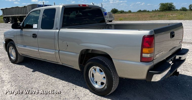 image for item DM0283 2003 GMC Sierra 1500  Ext. Cab pickup truck