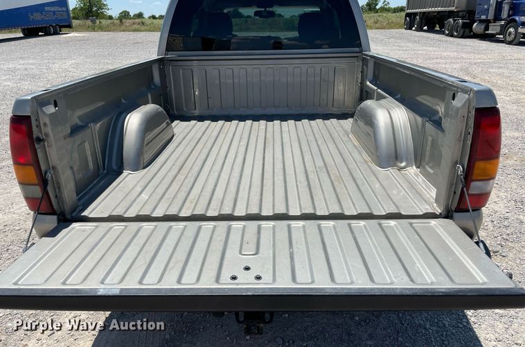 image for item DM0283 2003 GMC Sierra 1500  Ext. Cab pickup truck