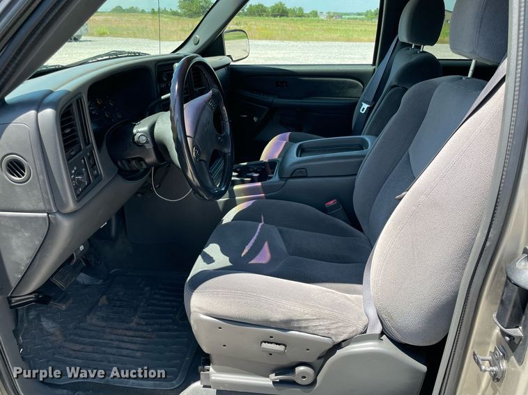 image for item DM0283 2003 GMC Sierra 1500  Ext. Cab pickup truck