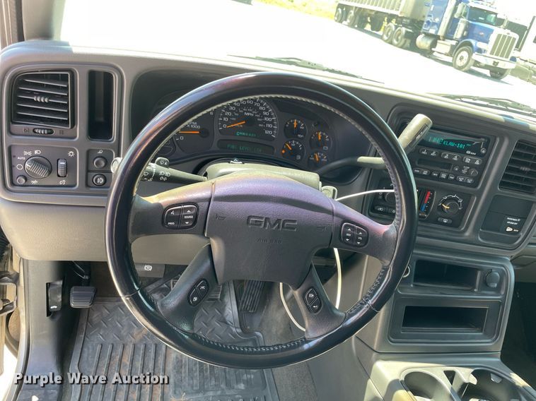 image for item DM0283 2003 GMC Sierra 1500  Ext. Cab pickup truck