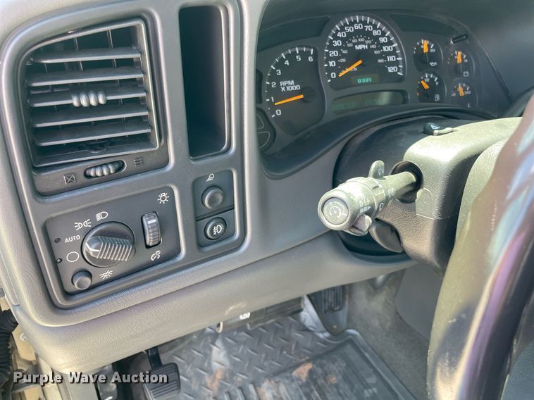 image for item DM0283 2003 GMC Sierra 1500  Ext. Cab pickup truck