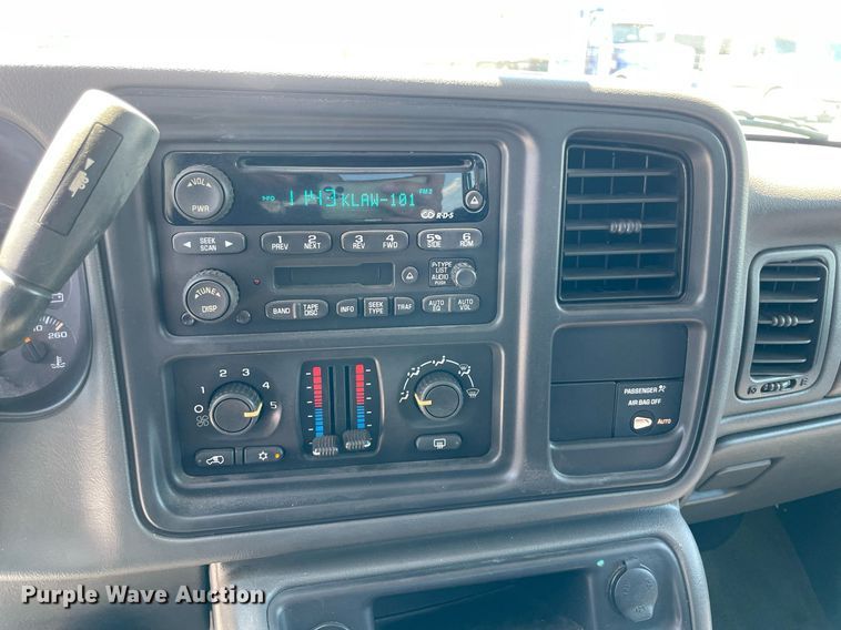 image for item DM0283 2003 GMC Sierra 1500  Ext. Cab pickup truck