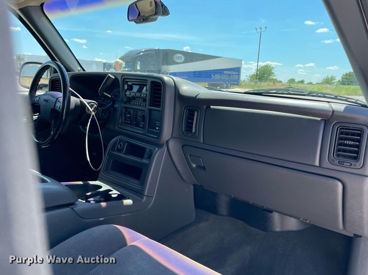 image for item DM0283 2003 GMC Sierra 1500  Ext. Cab pickup truck