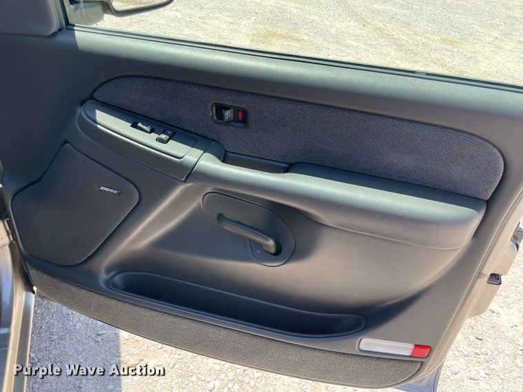 image for item DM0283 2003 GMC Sierra 1500  Ext. Cab pickup truck