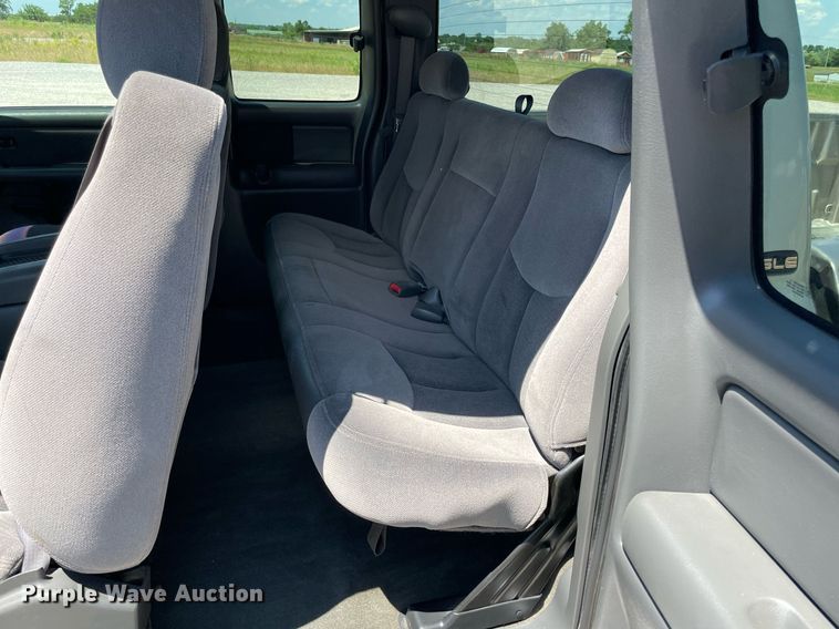 image for item DM0283 2003 GMC Sierra 1500  Ext. Cab pickup truck