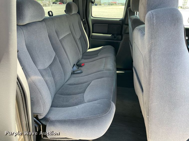 image for item DM0283 2003 GMC Sierra 1500  Ext. Cab pickup truck